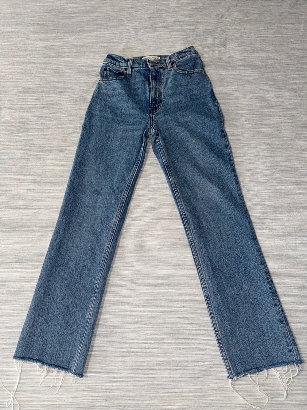 Abercrombie & Fitch 90s Straight ultra High Rise Medium Blue Jeans, women’s 24R
